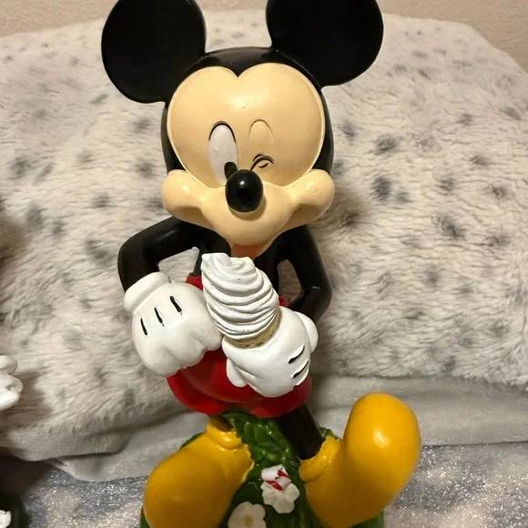 Disney CollectiblesMickey and Minnie Mouse Figurines - Red and Yellow size 8